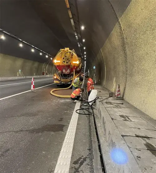 澄迈隧道排水渠清淤